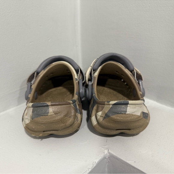 Infant size 5 all terrain camo crocs - Picture 3 of 8